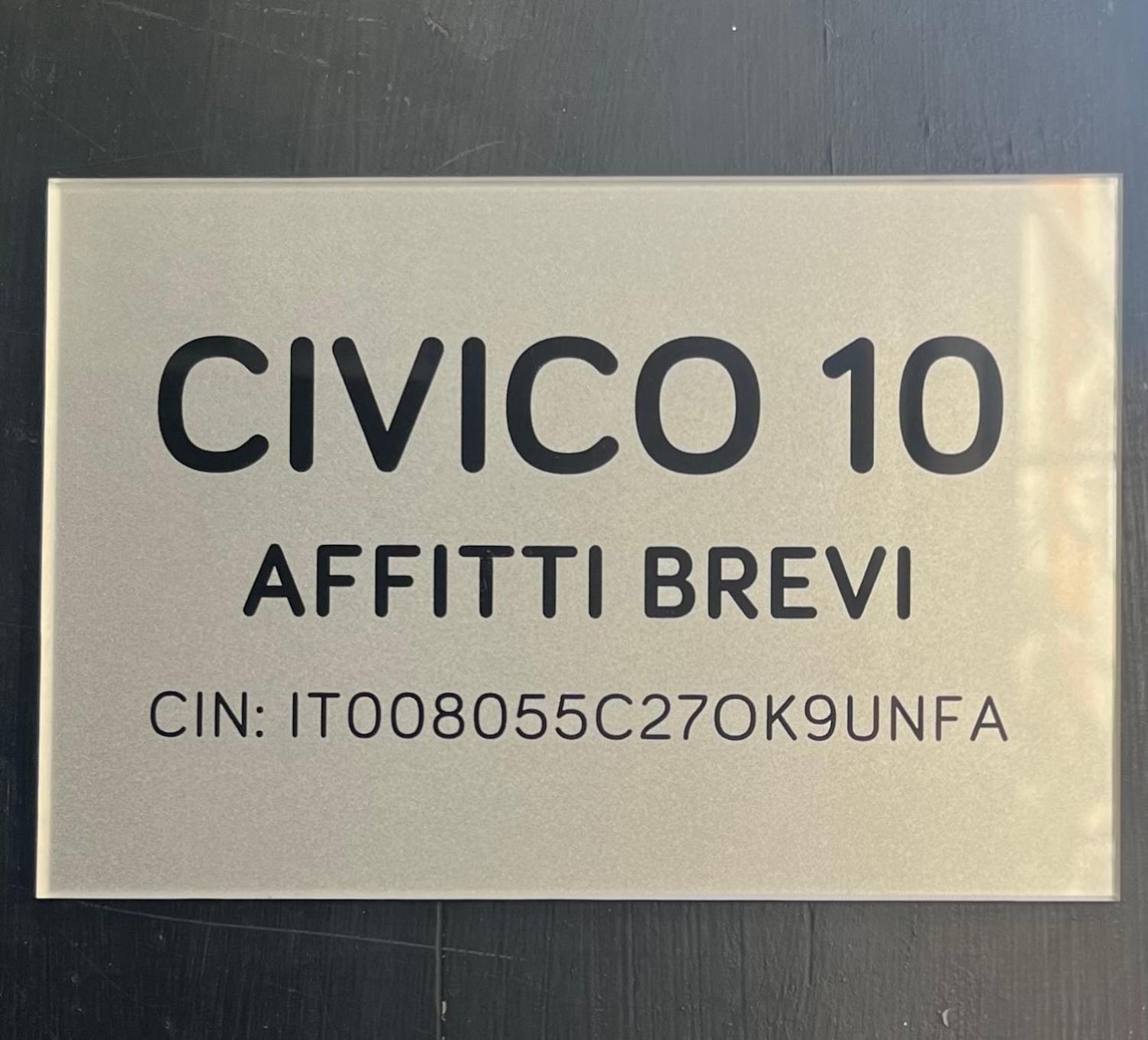 Civico 10 *
